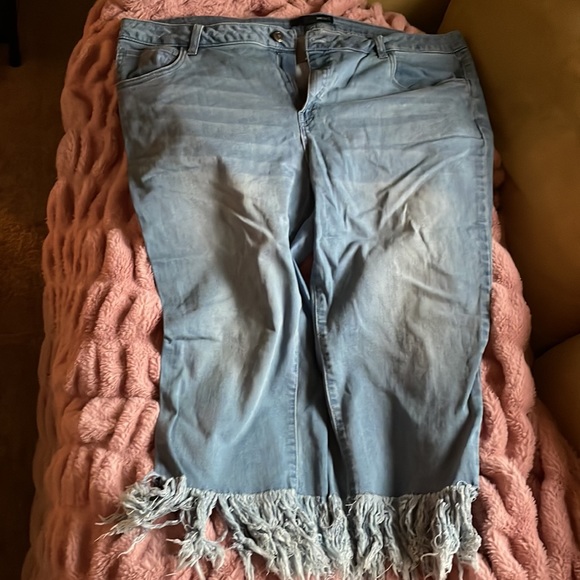 Fringe bottom capri/crop jeans, worn once. Size 20W. - Picture 2 of 3